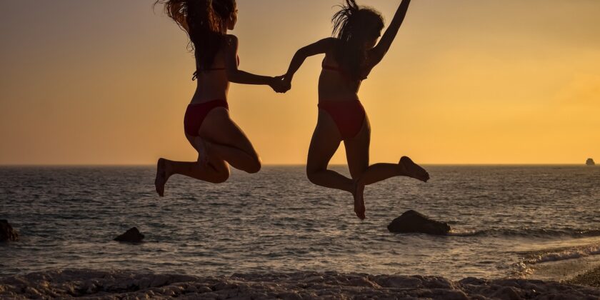 La moda 2023 che spopolerà al mare-proiezionidiborsa.it