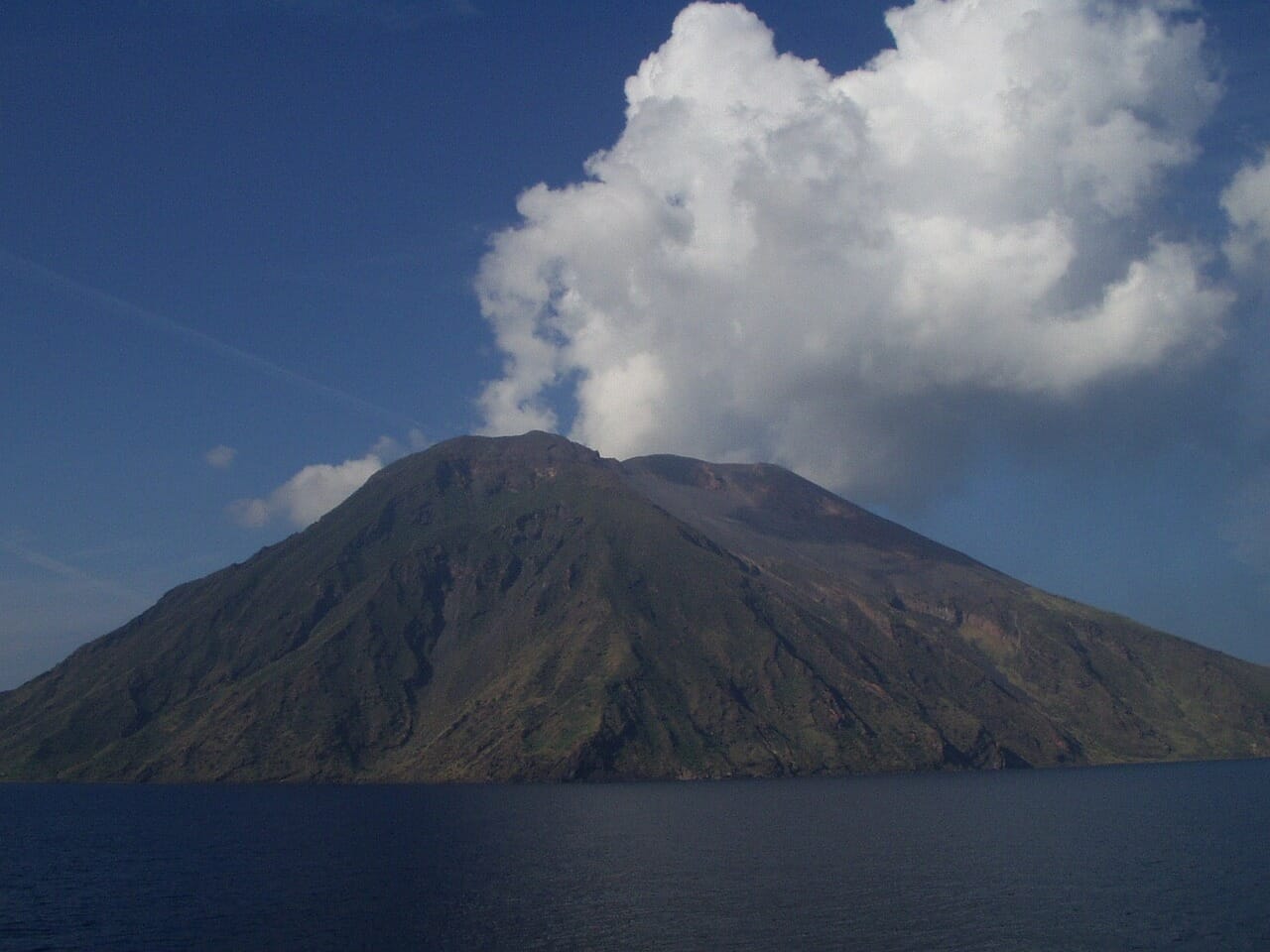 L'isola di Stromboli-proiezionidiborsa.it
