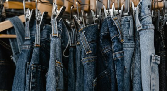 Moda donna primavera estate 2023, ecco il modello di jeans che slancia maggiormente