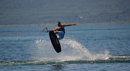 Oltre al Lago di Garda ecco i laghi in Trentino poco conosciuti-wakeboard-proiezionidiborsa.it