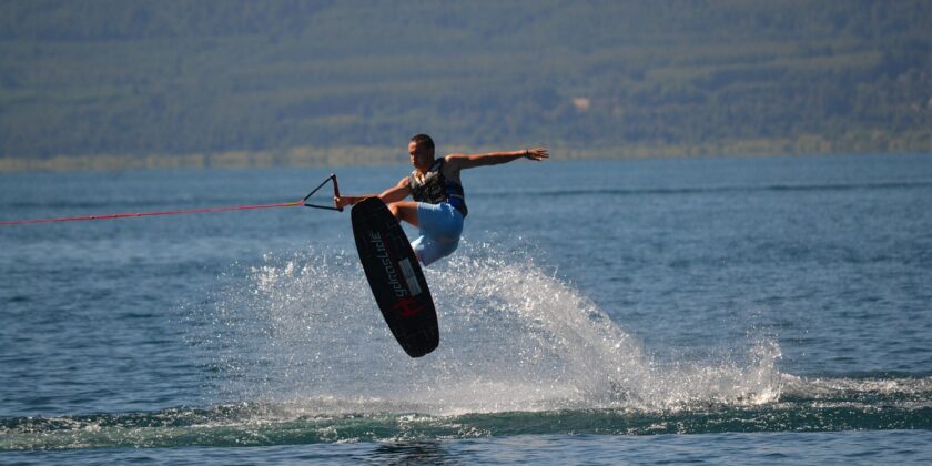 Oltre al Lago di Garda ecco i laghi in Trentino poco conosciuti-wakeboard-proiezionidiborsa.it