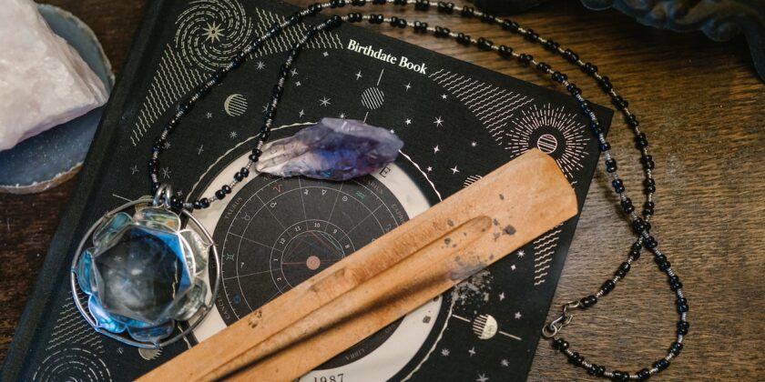 Oroscopo di giugno 2023, soldi a palate e fortuna per i Pesci e altri 2 segni zodiacali