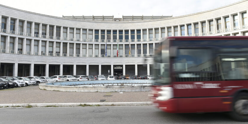 Perderà 4 anni di pensione chi a 67 anni commette questo grave errore-Sede INPS-proiezionidiborsa.it