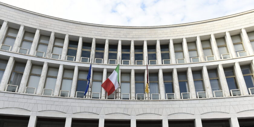 Quali soldi e sussidi può ricevere dall'INPS e dallo Stato chi ha superato i 60 anni di età