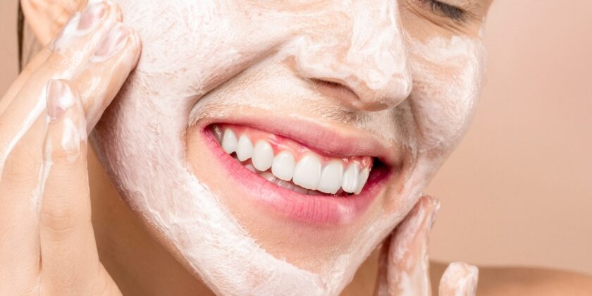Quante volte fare lo scrub al viso per avere una pelle liscia e luminosa-proiezionidiborsa.it