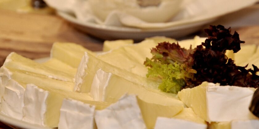 Tagliare il formaggio molle in modo perfetto-proiezionidiborsa.it