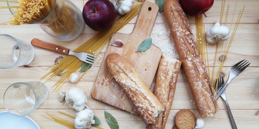 Utilizzare il pane raffermo come condimento per la pasta