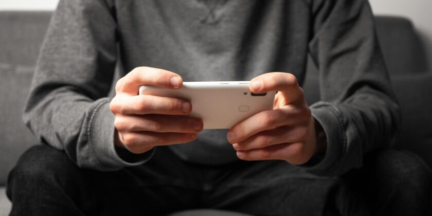 iPhone e cellulari Android spiati-proiezionidiborsa.it
