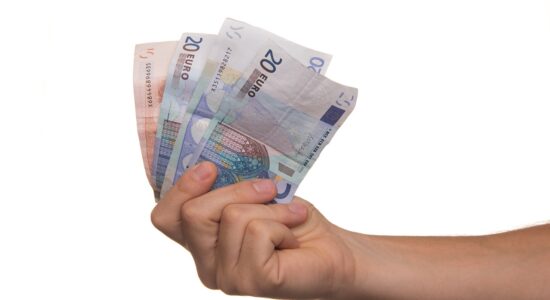 70.000 euro di stipendio per 100 posti di lavoro-proiezionidiborsa.it