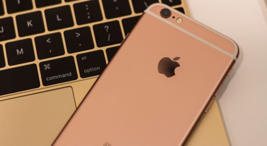 Attenzione alle 2 funzioni che scaricano la batteria dell’iPhone