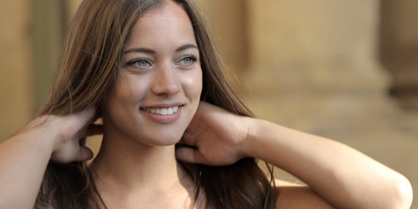 Capelli gonfi che non stanno in piega, ecco come fare