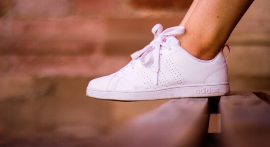 Come rendere immacolate scarpe da tennis bianche e quelle in tela-proiezionidiborsa.it