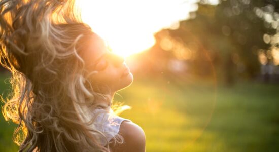 Definisce zigomi e lineamenti oltre a illuminare il viso