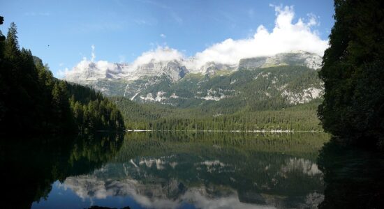 È il più grande della Val di Non questo lago verde smeraldo-Lago di Tovel-foto da wikipedia