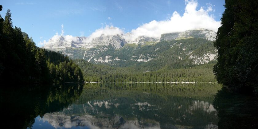 È il più grande della Val di Non questo lago verde smeraldo-Lago di Tovel-foto da wikipedia