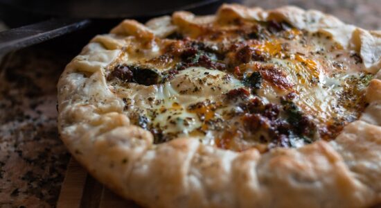 È la torta salata del momento, ecco come prepararla facilmente