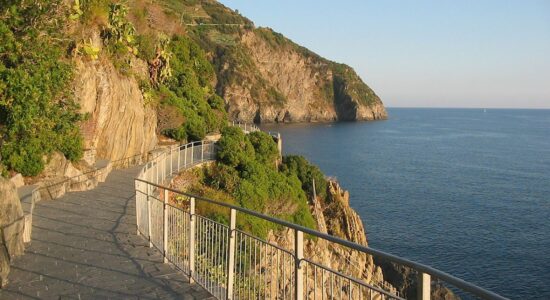 La Via dell'Amore tra Riomaggiore e Manarola è la camminata più romantica d’Italia