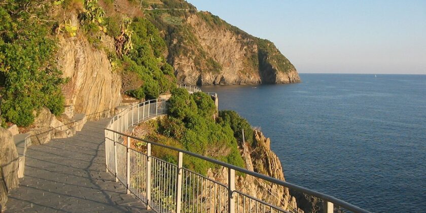 La Via dell'Amore tra Riomaggiore e Manarola è la camminata più romantica d’Italia