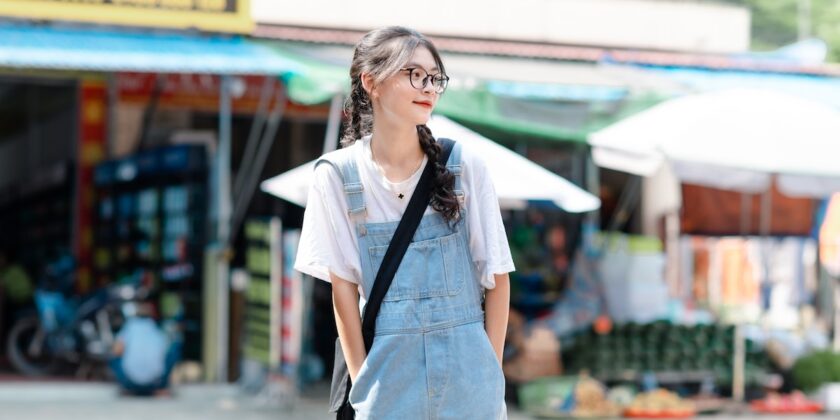 La salopette è la nuova moda dell'estate