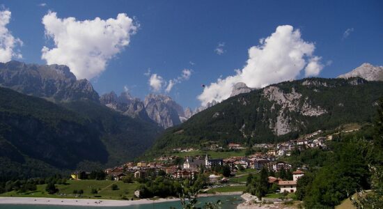 Molveno è il borgo con il lago premiato da 5 Vele blu-foto da wikipedia