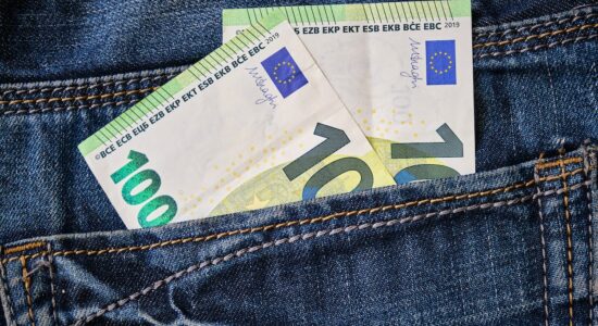 Se vuoi più soldi in tasca a fine mese taglia queste 3 brutte abitudini-proiezionidiborsa.it