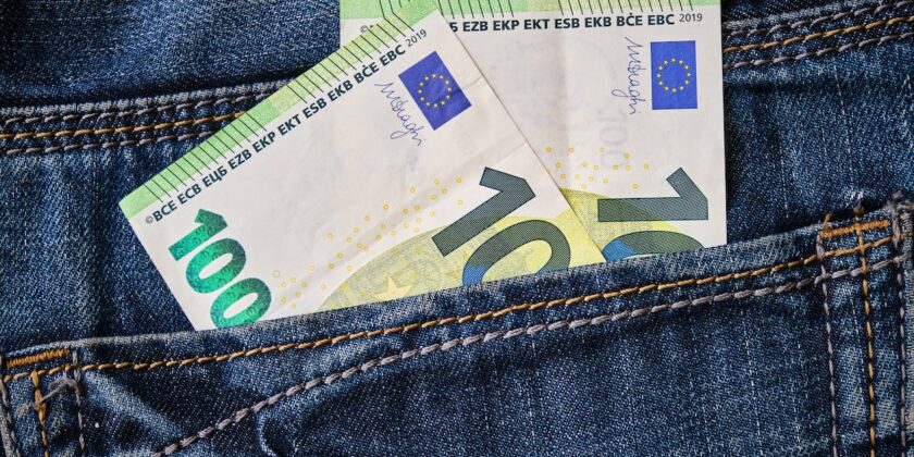 Se vuoi più soldi in tasca a fine mese taglia queste 3 brutte abitudini-proiezionidiborsa.it