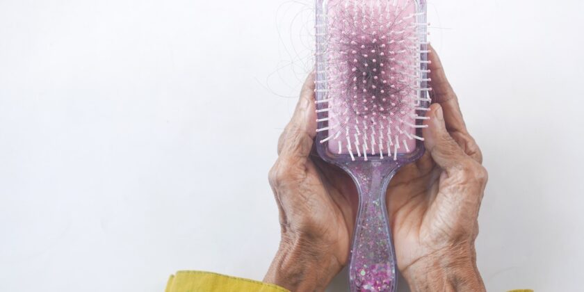 Spazzole e pettini per capelli, ecco come pulirli al meglio