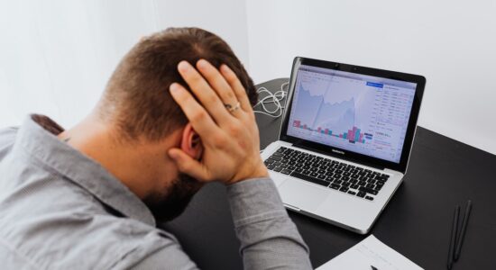 Tensioni e conti in rosso