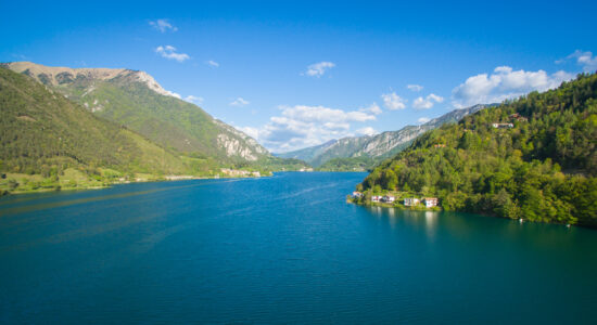 Un paradiso-Lago di Ledro-foto da wikipedia