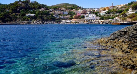 Ustica è l’isola italiana dove andare in vacanza