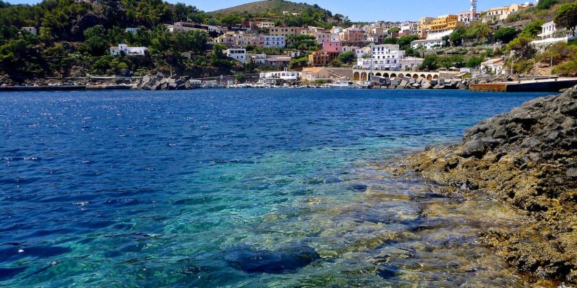 Ustica è l’isola italiana dove andare in vacanza