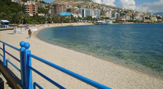 Vacanza ad un passo dall'Italia a 120 euro per una settimana-Saranda-Albania-foto da wikipedia