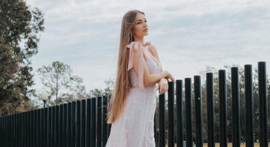3 abiti belli ma economici che tutte le donne dovrebbero avere