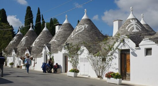 Alberobello è Il borgo più glamour dell’estate