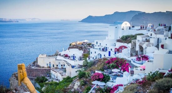 Andare a Santorini e spendere poco-proiezionidiborsa.it