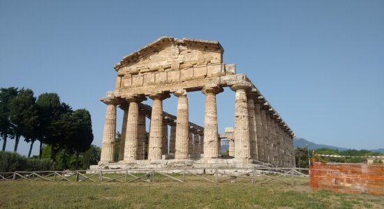 Andare in vacanza a Paestum- foto da wikipedia-Autore Ogoorcs