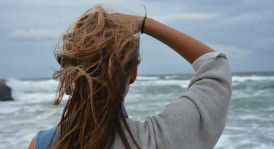 Capelli crespi in estate