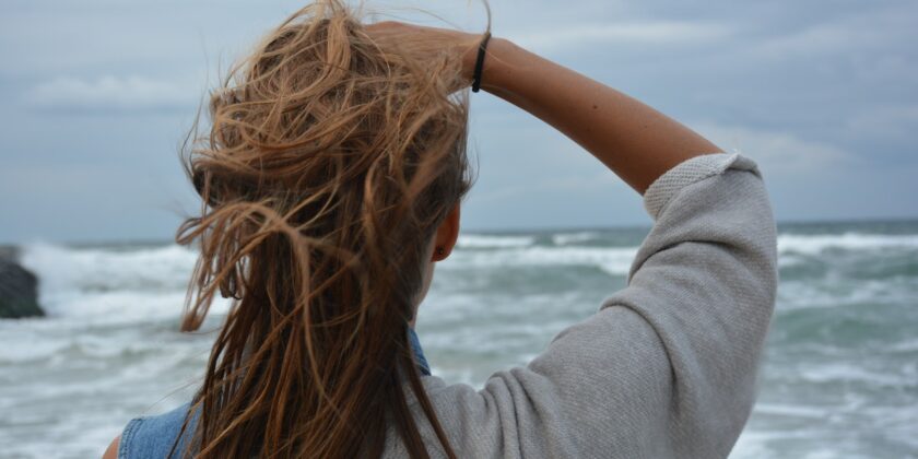 Capelli crespi in estate