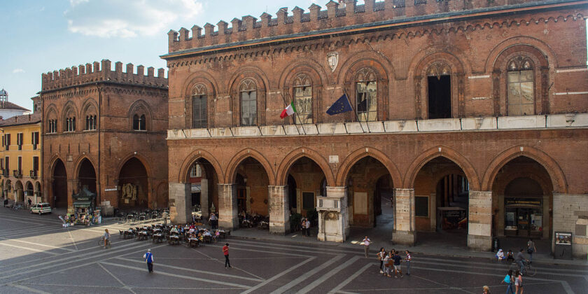 Casa in vendita a 37mila euro in questa bellissima città d’arte-Palazzo del Comune Cremona-foto da wikipedia Autore Angelo Simonetti