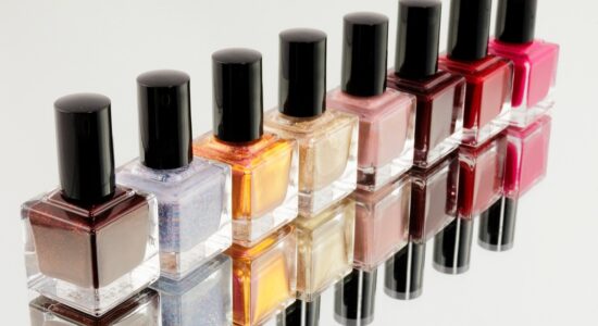 Come colorare le unghie a luglio-proiezionidiborsa.it