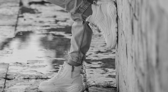Come indossare le scarpe anni ‘90 più di moda