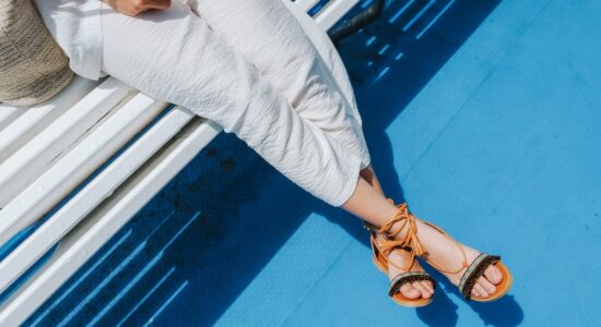 Come indossare sandali e scarpe estive