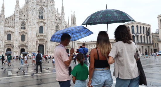Come vestirsi quando c'è caldo ma piove-proiezionidiborsa.it