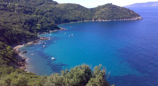 È una delle spiagge più belle d’Italia-Cala Grande-foto da wikipedia