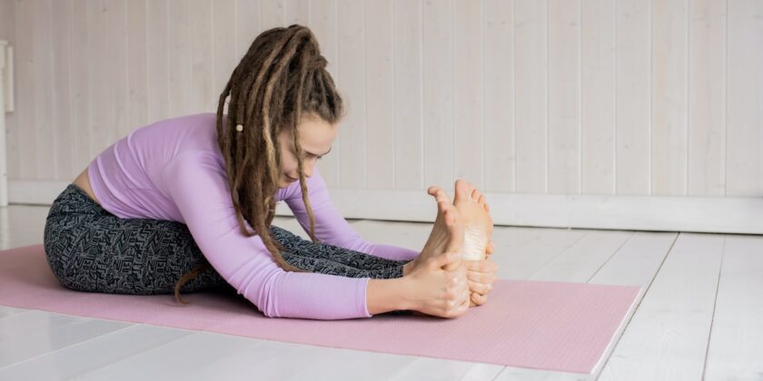 Esercizi di stretching per prevenire i crampi notturni alle gambe