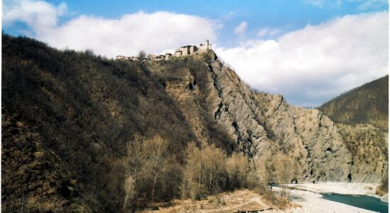 Gita fuori porta in questa spiaggia caraibica-Brugnello di Cortebrugnatella-foto da wikipedia-Autore Trebbia