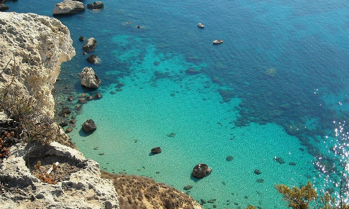 Il mare sotto la Sella del Diavolo a Cagliari