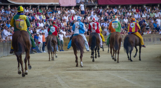 La vittoria del Palio di Siena di Giovanni Atzeni-proiezionidiborsa.it