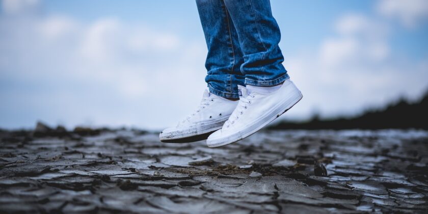 Le tue scarpe da ginnastica bianche torneranno a splendere-proiezionidiborsa.it