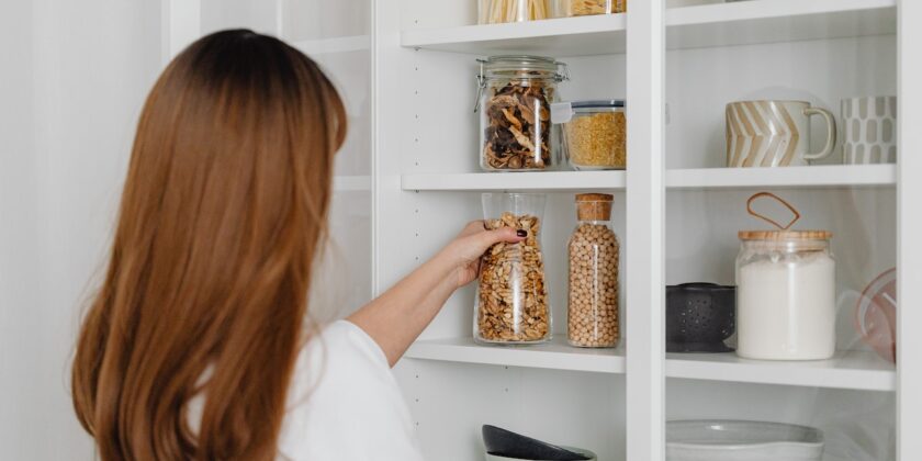 Mai più farfalline sul cibo nella dispensa con questi rimedi naturali